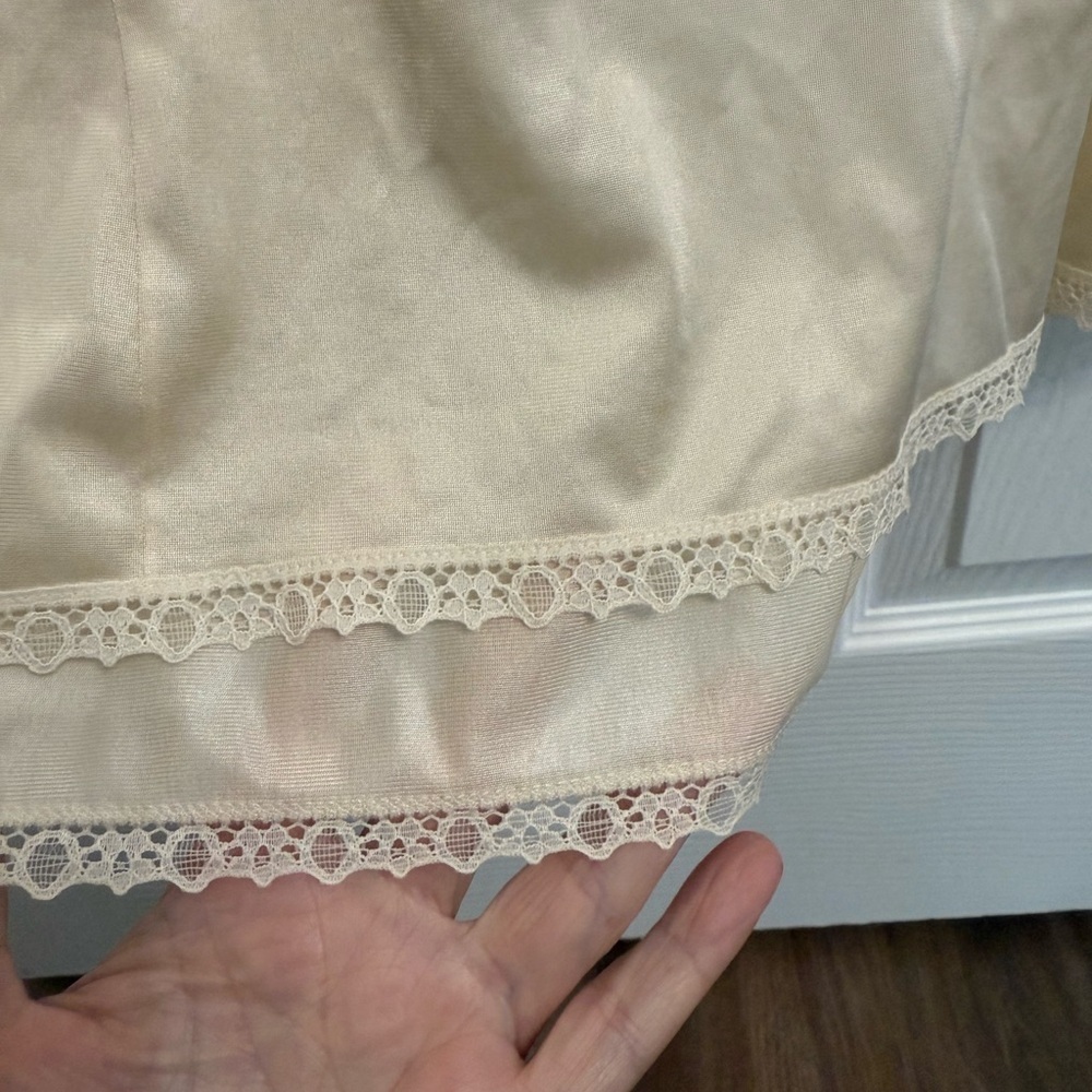 Vintage Vanity Fair Ivory Lace Nylon Full Slip Size 38 B Made in USA tricot - Picture 4 of 6